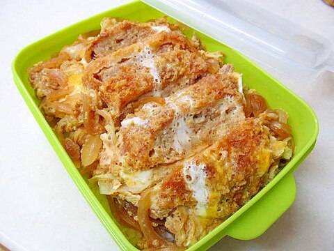 ＊市販でお手軽♪メンチの卵とじ丼＊